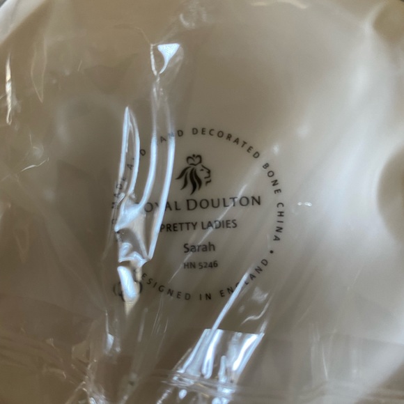 Royal Doulton Pretty Lady Mini figurine - Picture 4 of 4